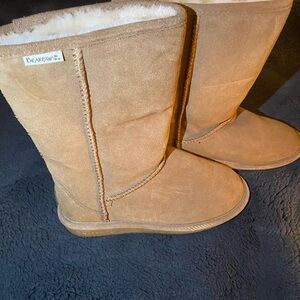 BearPaw Tan Winter Boots with Sheepskin Lining